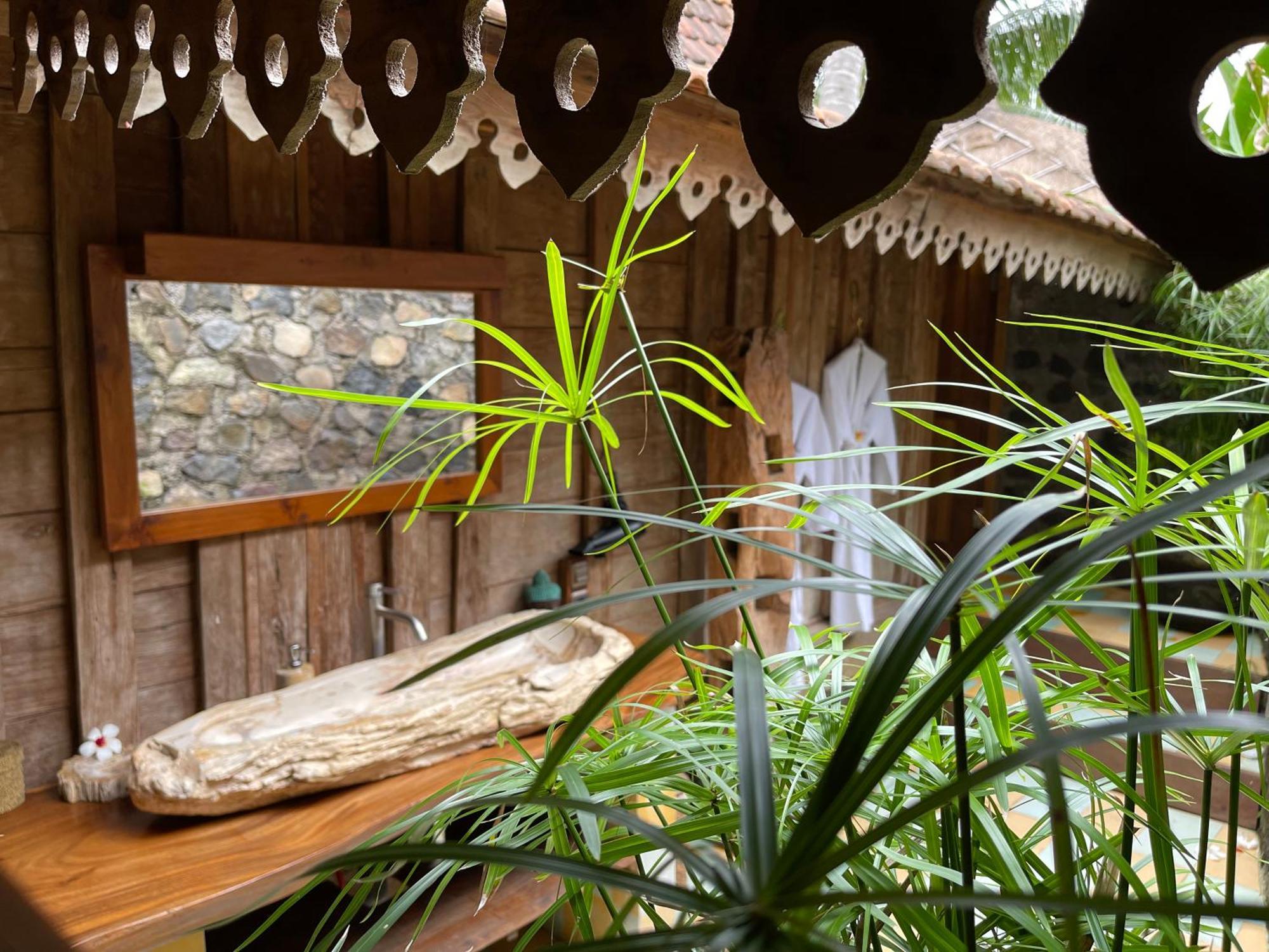 Louka Beach Bali Tianyar Habitación foto
